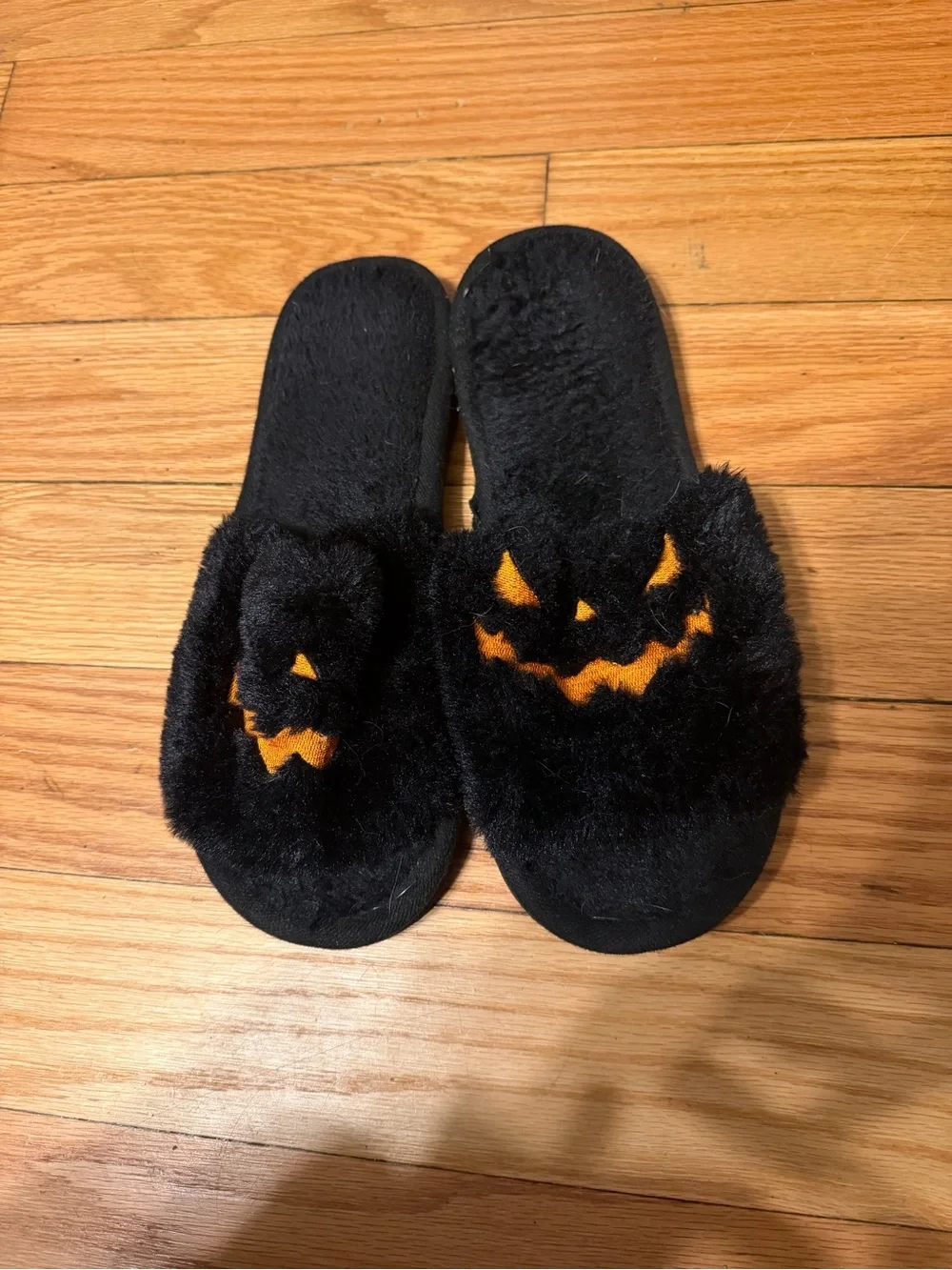 New women’s size 9 slippers 2 pair
